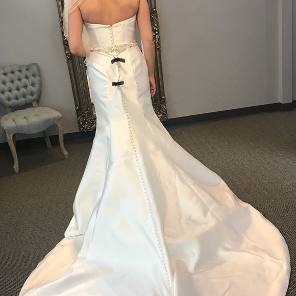 NEW Sweetheart Strapless Wedding Dress - Picture 5 of 6